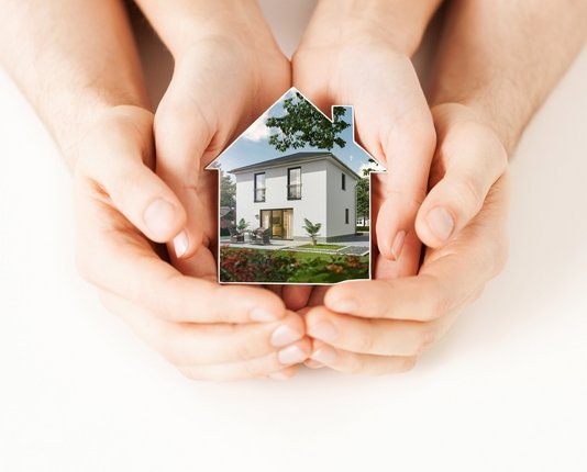 sicherheit-schutz-geborgenheit-familie-haus-geschuetzt-Kampagnenmotiv