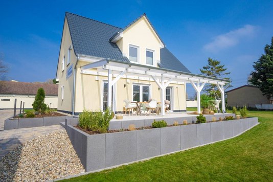 Musterhaus-Bad-Lauchstaedt-Aussen-3